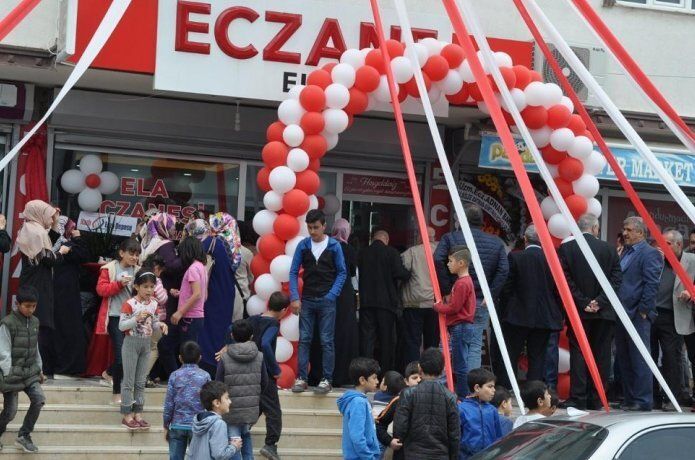 Ela eczanesi açıldı