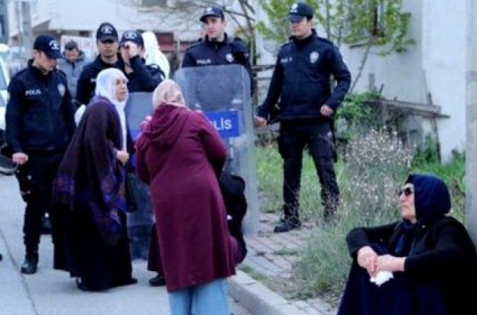 ‘Annelere yönelik şiddeti kınıyoruz’