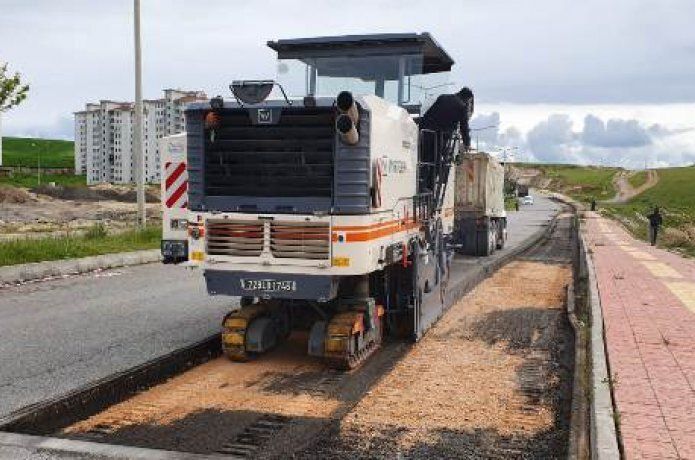 Belediye çöken yolu tadilata aldı