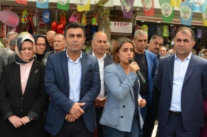 Kadınlara gözaltı protestosu