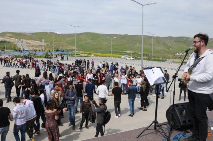 Batman Üniversitesi baharı şenliklerle karşıladı
