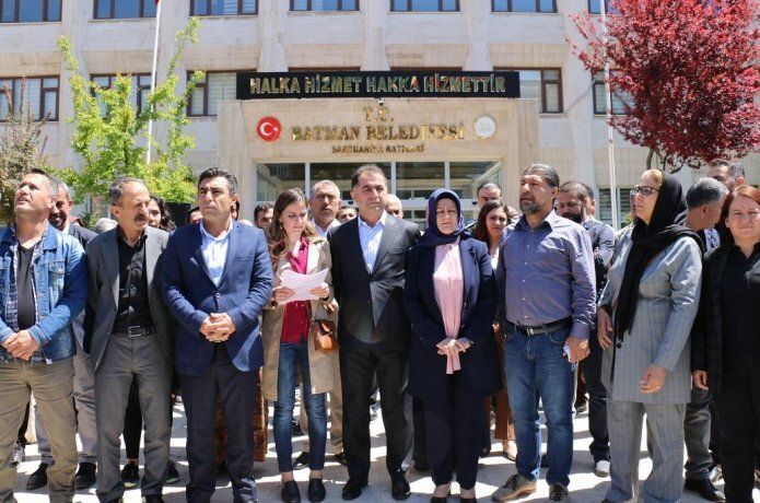 Mazbatası geri alınan belediye meclis üyeleri için basın açıklaması yapıldı
