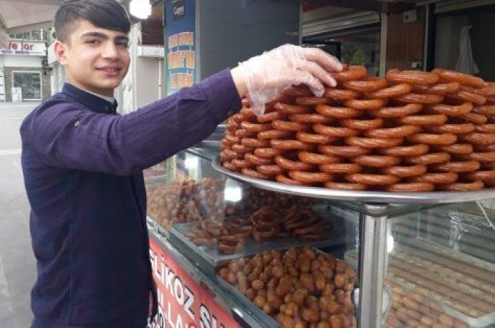 Günde yarım ton tatlı üretiyor