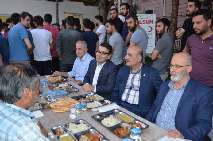 İlim Yayma, Öğrencileri iftarda ağırladılar