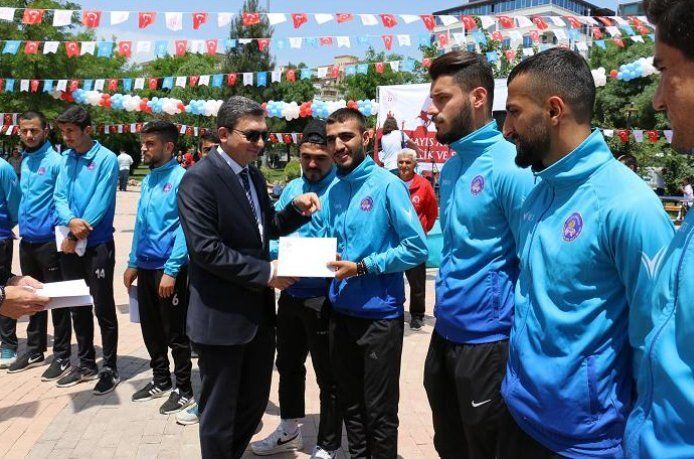 19 Mayıs törenle kutlandı