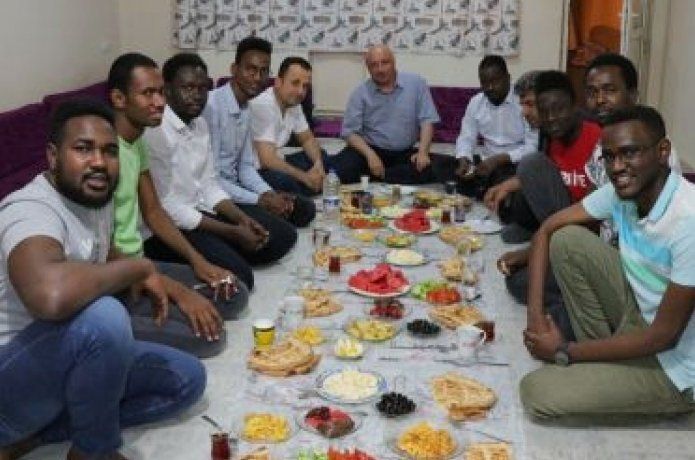 Rektör’den çat kapı sahur