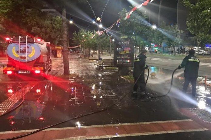 Caddeler ve kaldırımlar pırıl pırıl