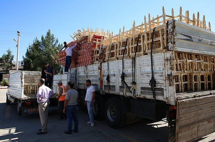 Belediyeden taziye evlerine sedir ve masa desteği