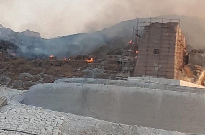 Hasankeyf Kalesi'ndeki yangın korkuya neden oldu