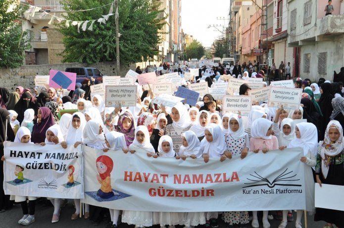 Kur'an Nesli Platformu'ndan namaz çağrısı