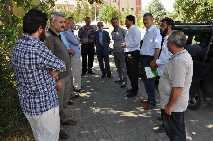 HÜDA PAR mahalle sakinlerinin sorunlarını dinledi