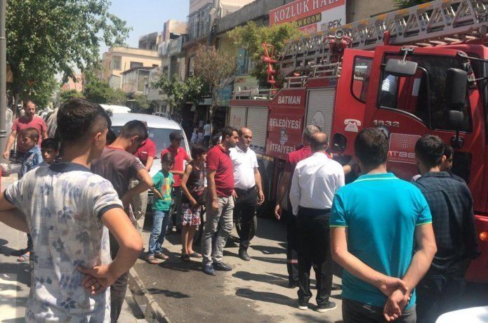 Yerin altından çıkan alevler korkuttu