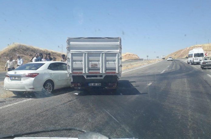 Batman-Silvan Karayolunda maddi hasarlı kaza
