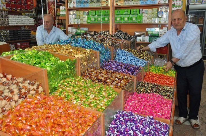 Rengârenk bayram şekerleri tezgâhları süslüyor