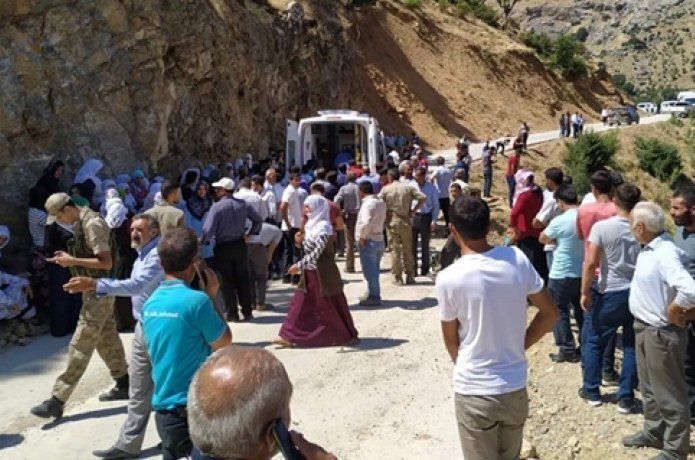 Araç uçurumdan yuvarlandı: 2 ölü