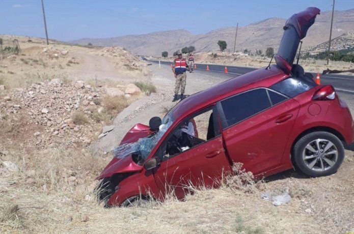 Kontrolden çıkan araç şarampole girdi: Bir ölü 4 yaralı