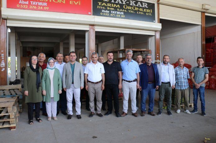 Eş başkanlar hal esnafıyla bir araya geldi
