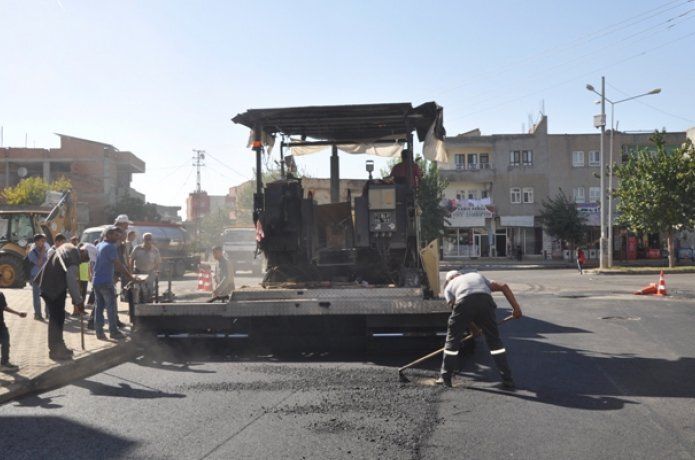 Asfalt serim çalışmaları devam ediyor