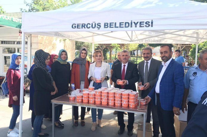 AK Parti 2 bin kişiye aşure ikram etti