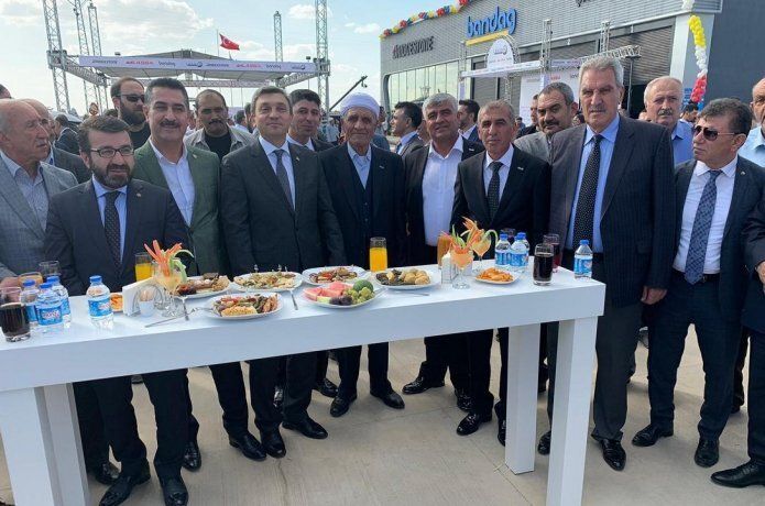 En büyük lastik ve kaplama fabrikası açıldı