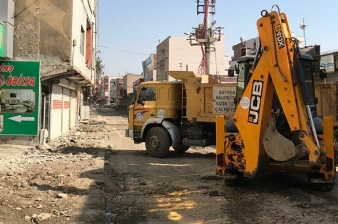 Çarşı’da yollar yenileniyor