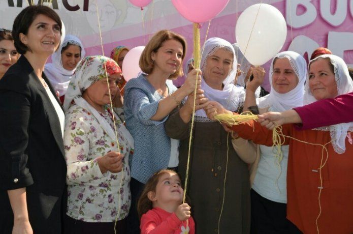 Meme kanseri hemşire köy köy gezerek kanserle mücadelesini anlatıyor