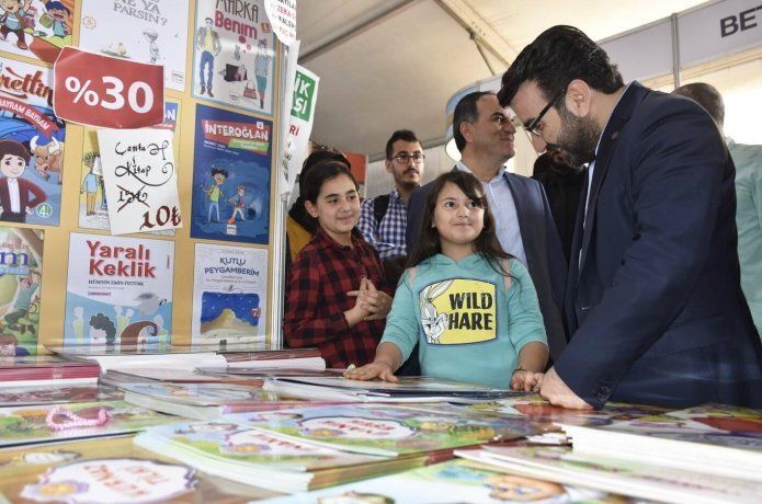 Gür’den yazarlara teşekkür ziyareti