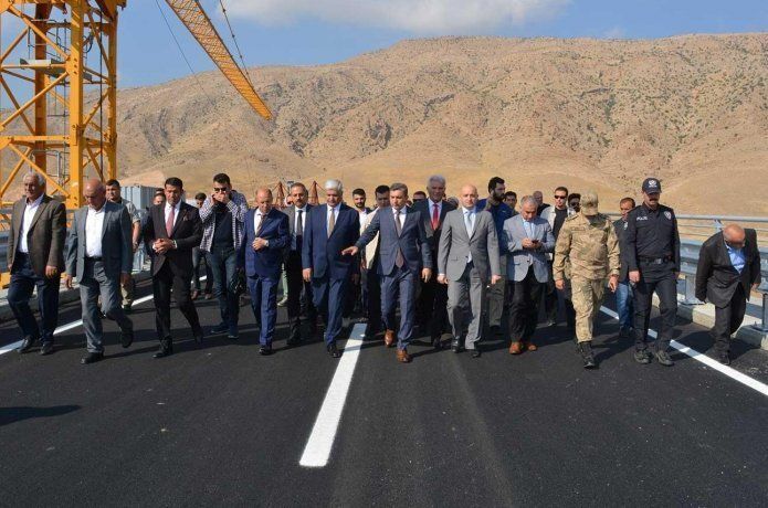 Türkiye'nin 4'üncü büyük köprüsü Hasankeyf'te trafiğe açıldı