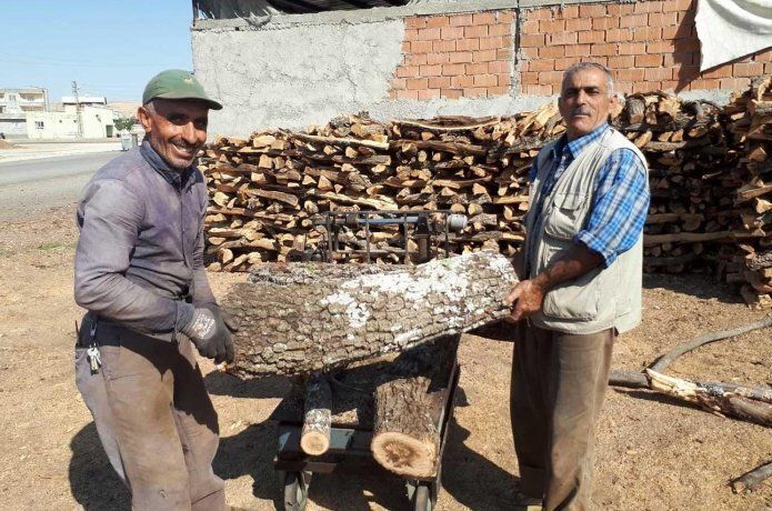Doğalgaz odun satıcılarını vurdu