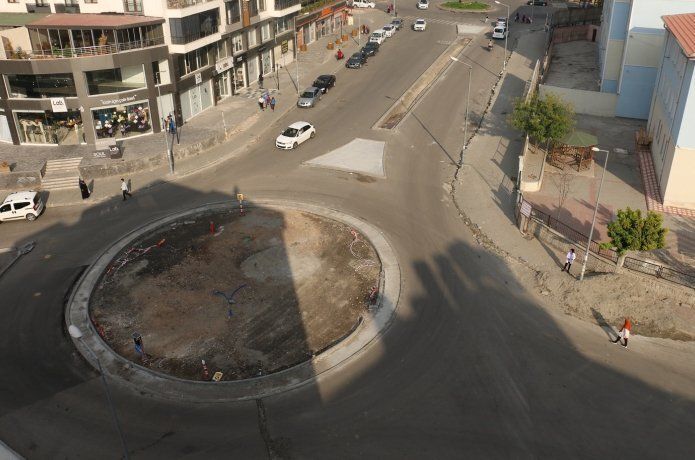 Kavşak çalışmaları devam ediyor