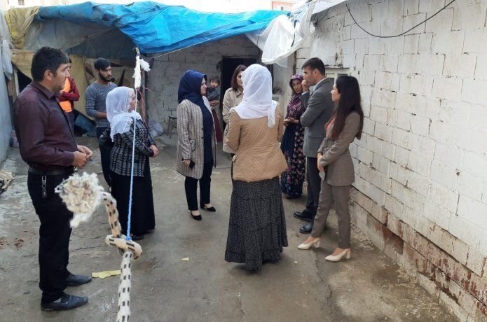 Eş başkanlardan çaresiz aileye ziyaret