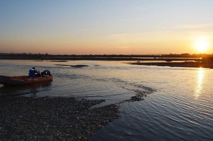 Balık tutmak için girdiği suda kayboldu