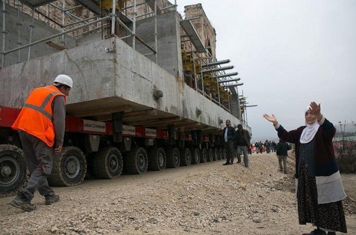 Son tarihi eser dualarla taşındı