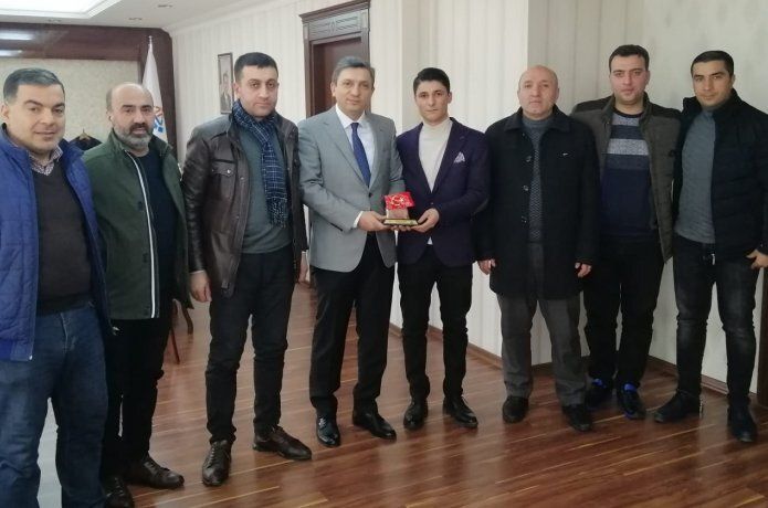 Elma Sokağı esnafı Valilikteydi