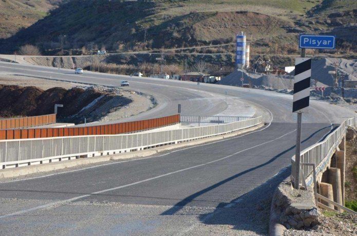 Altı yıl önce biten köprü ulaşıma yeni açıldı