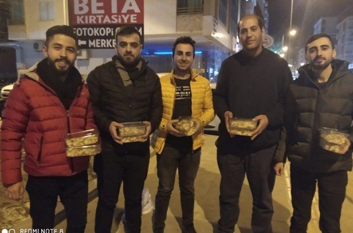 Soğuk havada sokakta yaşam mücadelesi