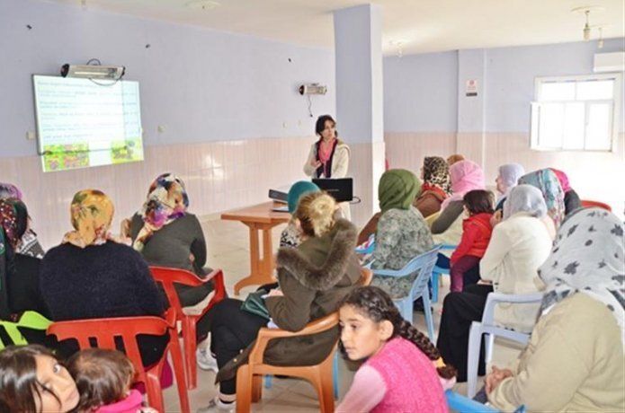 Kadın çiftçilere böğürtlen yetiştiriciliği ve faydaları anlatıldı