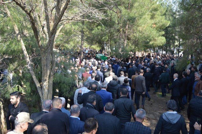Özdemir, Dualarla Defnedildi