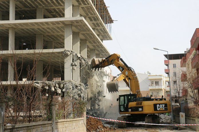 Belediye yıkmazsa bakanlık yıkacak