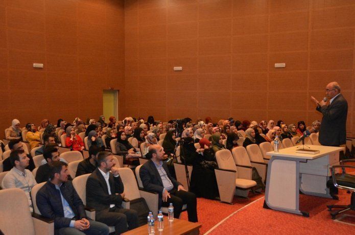 öğrencilerden “Neden İslami İlimler Bölümü?” konferans