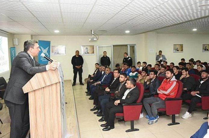 Vali Şahin, "Fikirlerinizi ortaya koymaktan çekinmeyiniz"
