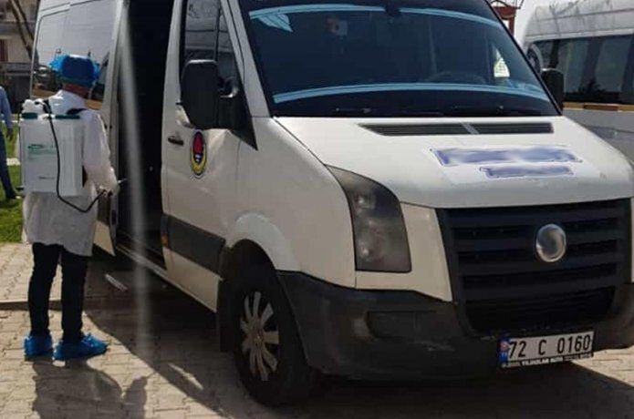 Batman’da okul servis araçları virüse karşı dezenfekte edildi