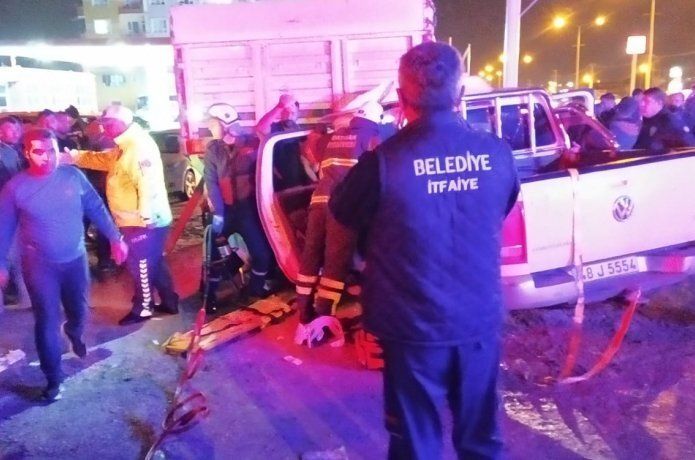 SON DAKİKA !!! Siirt Çevre yolunda Trafik Kazası - Araçta Sıkışanlar var