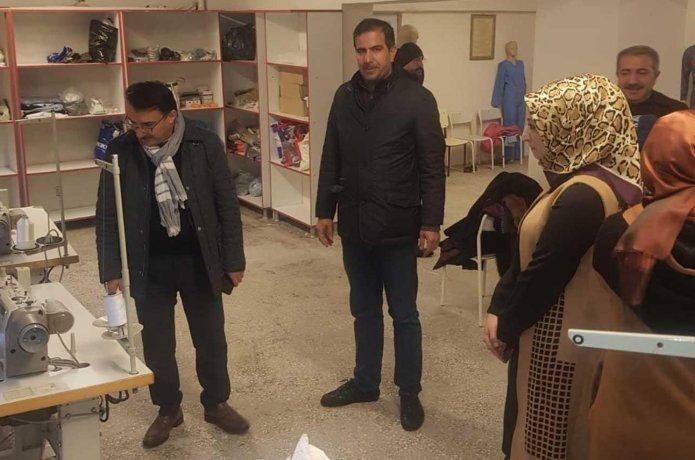 Sağlık çalışanları için iş elbiseleri dikildi