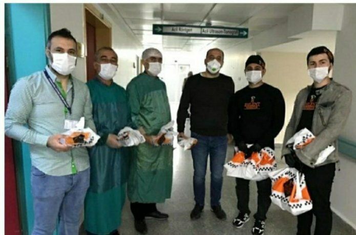 Bülent Börek'ten sağlıkçılara jest