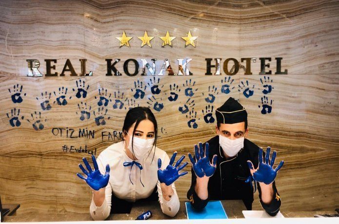 Real Konak Hotel otizme mavi ışık yaktı