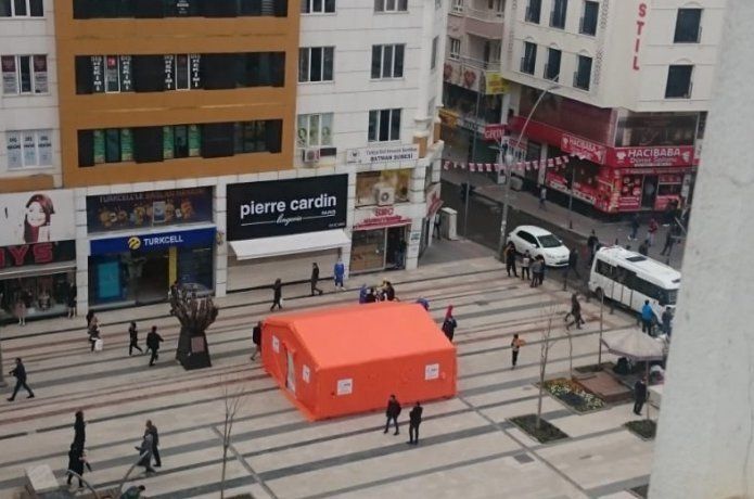 Gülistan Caddesine koronavirüs Çadırı