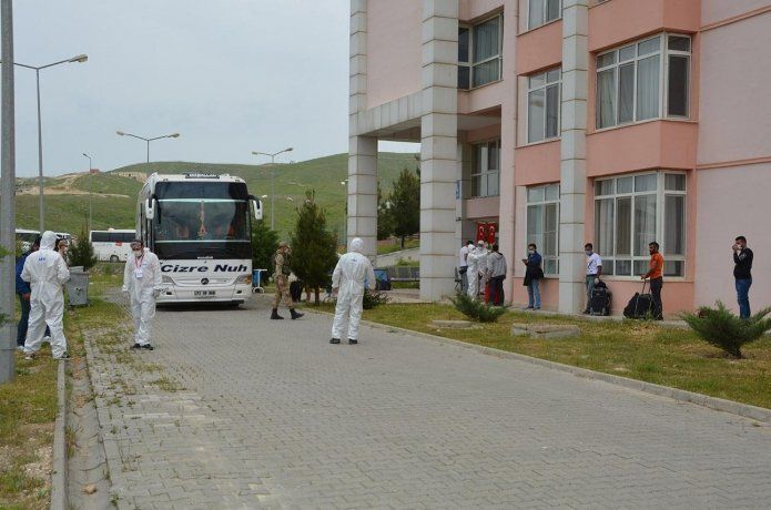 Irak'tan gelen işçiler Batman'da yurda yerleştirildi