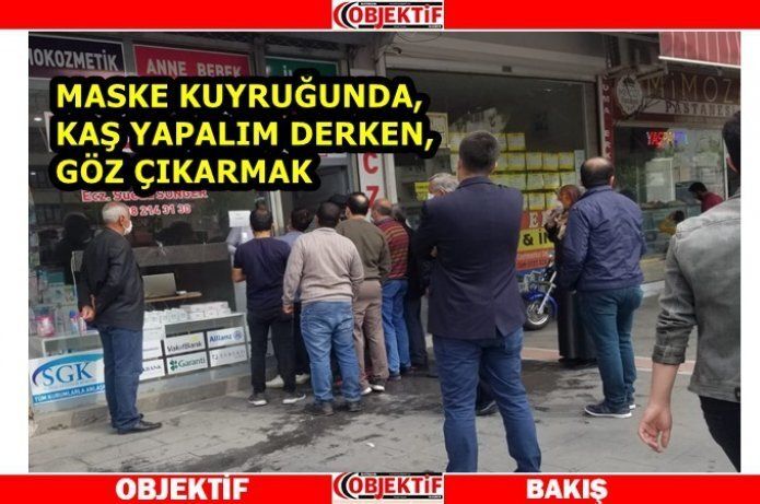 Maske kuyruğunda sosyal mesafe yok