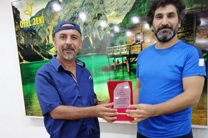 Akın, ödülünü aldı